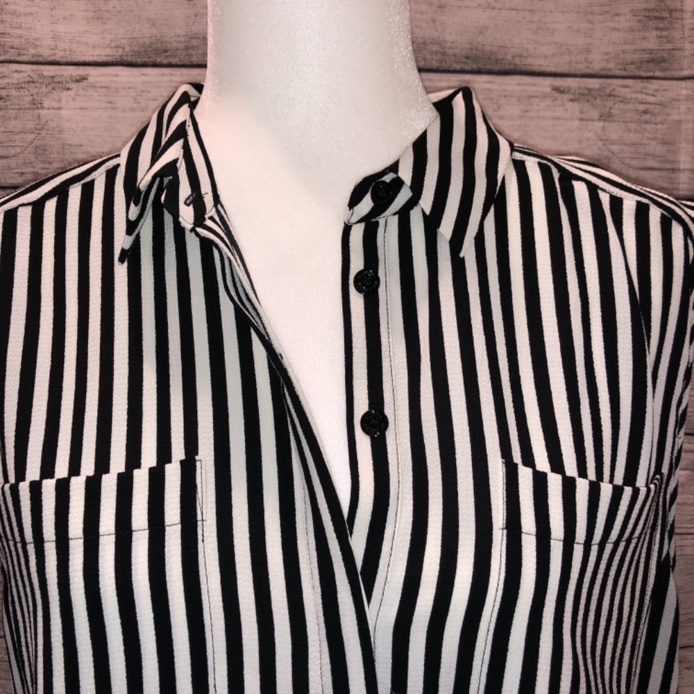 Button down blouse - Picture 2 of 3